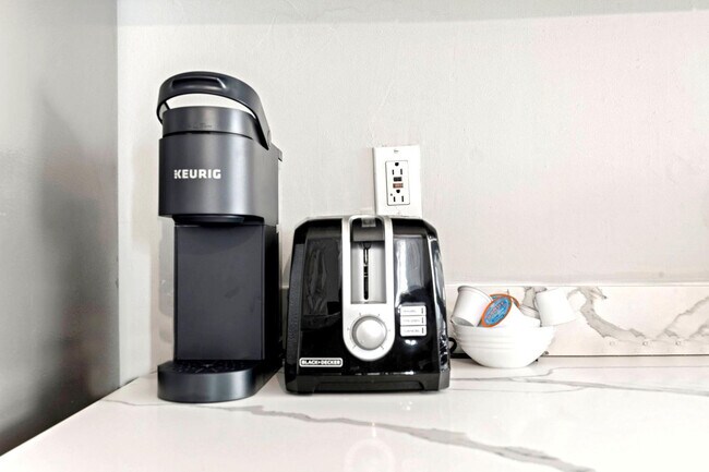 Building Photo - 128 Bainbridge St