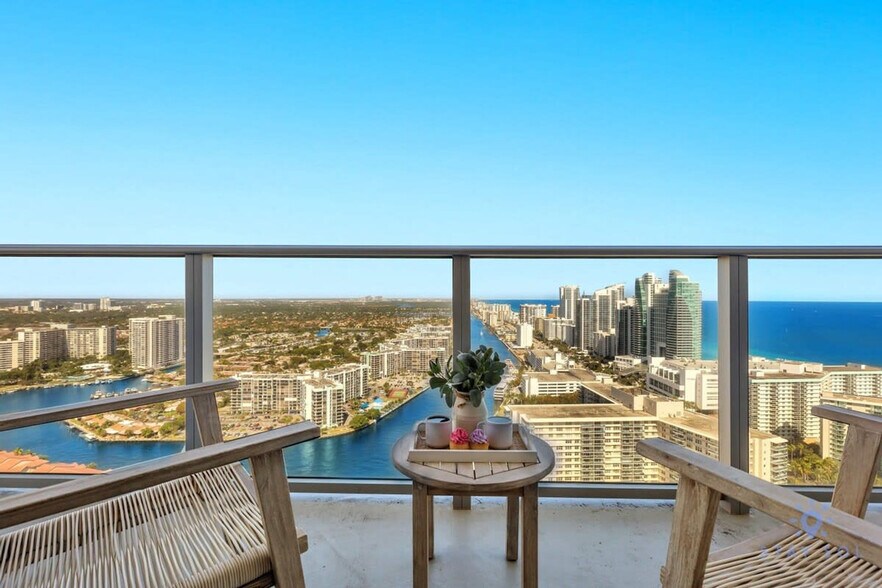 Building Photo - 4010 S Ocean Dr