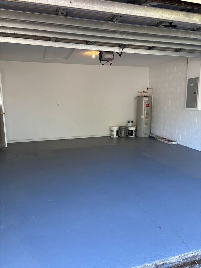 Building Photo - Single Family Home in Poinciana