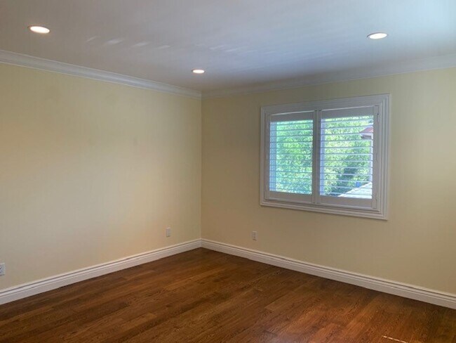 Building Photo - Beautiful Home Downtown Menlo Park