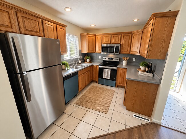Building Photo - 10803 Oasis Ct