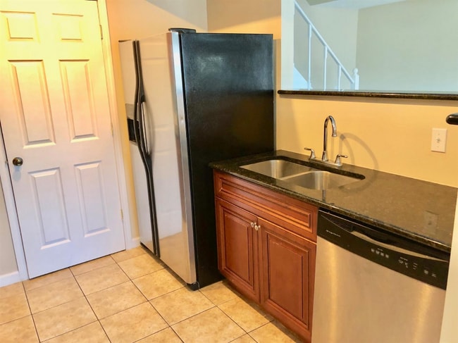 Building Photo - 16 Stardust Ct