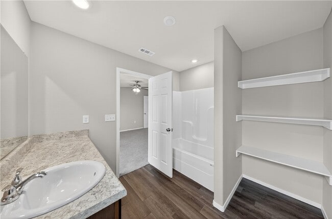 Building Photo - 4404 SW Sackett Ave