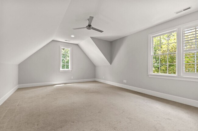 Building Photo - Custom Built 4BD, 4BA Home with Bonus Room...