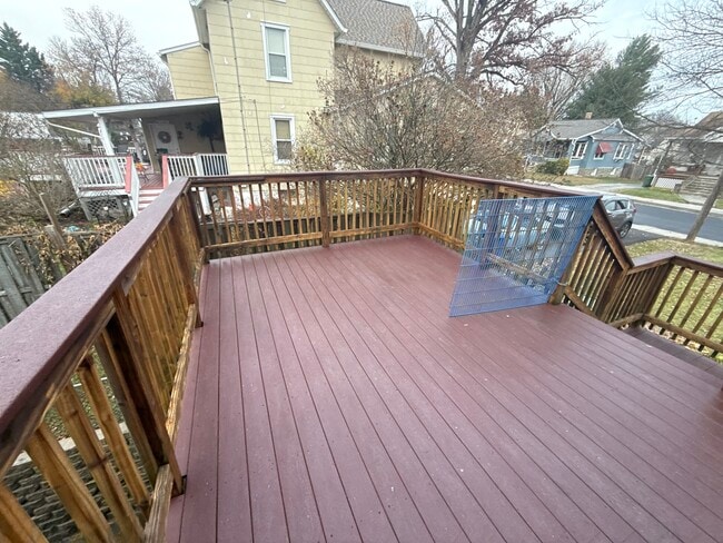 Building Photo - 5916 Sefton Ave