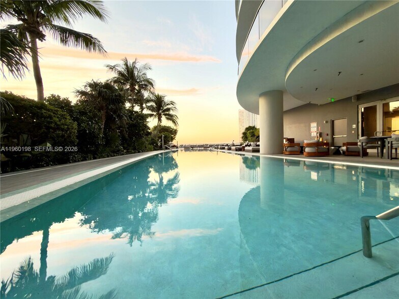 Building Photo - 488 NE 18th St