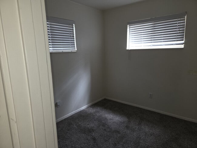 Building Photo - LO808-Sarver
