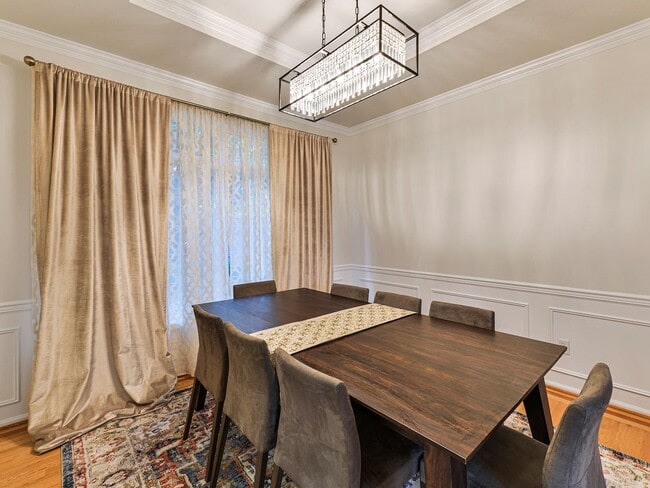 Building Photo - Stunning and Elegant 4+ Bedroom on Park-Like Lot Pine Lake Estates Sammamish