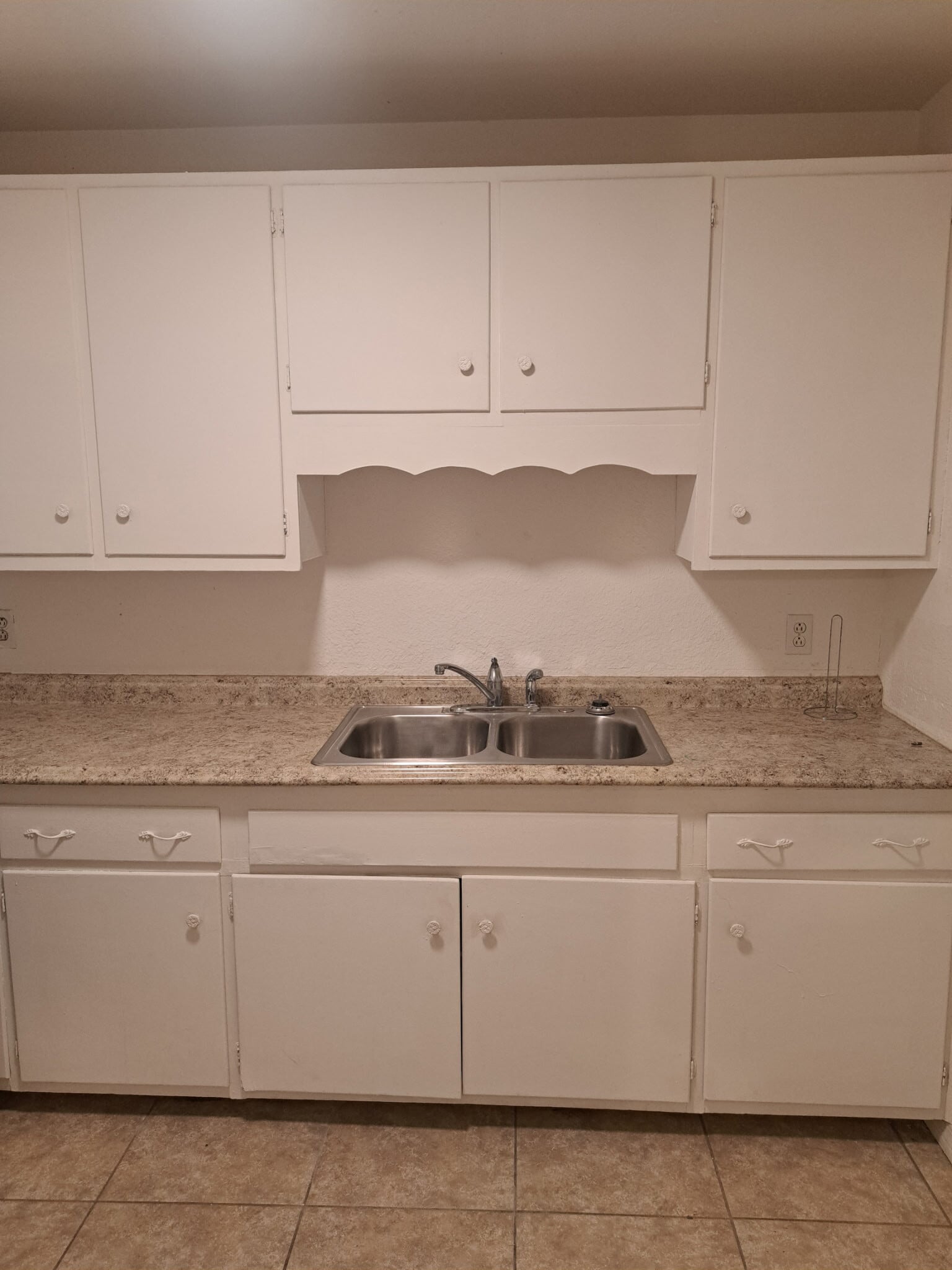 Building Photo - 4926 David Ave