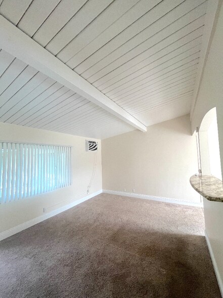 Building Photo - 850 S Rosemead Blvd