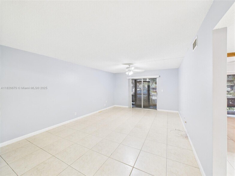 Building Photo - 4113 NW 88th Ave