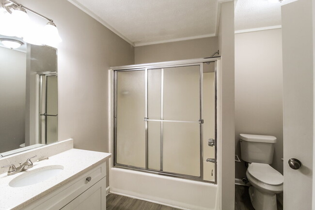 Building Photo - 8950 Western Pines Ct