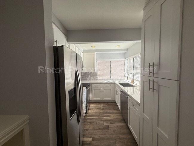 Building Photo - 2199 Olivewood Dr