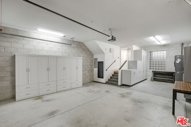 Building Photo - 717 Highland Ave
