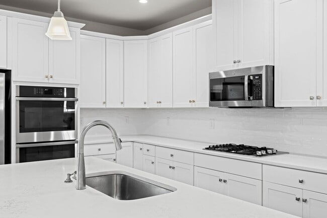 Building Photo - PRICE DROP on Beautiful 5 Bedroom Home wit...