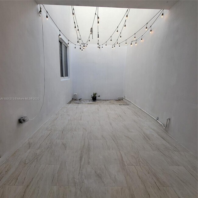 Building Photo - 10275 NW 66th St
