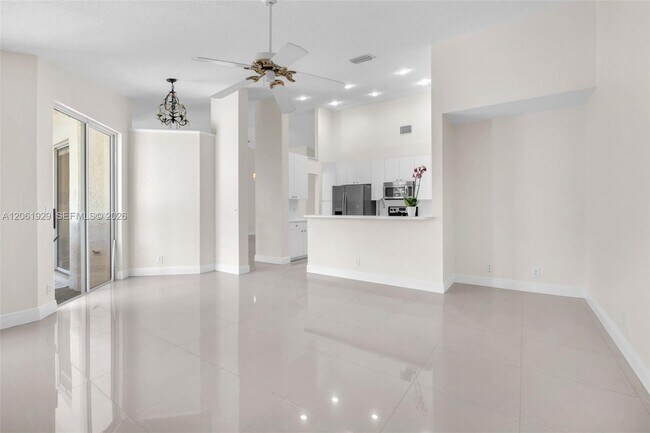 Building Photo - 17194 Ventana Dr