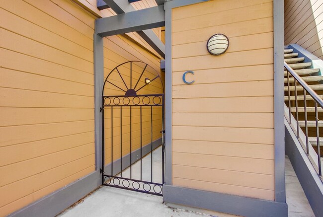 Building Photo - Prime Carlsbad Location - Available July 2025