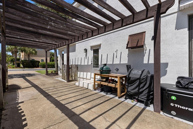 Building Photo - 97 Mantero Way