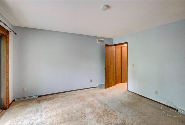 Building Photo - Parkwood Hills – Spacious 4 Bedroom, 3 Bat...