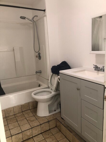 2 Master Bathroom - 14545 Margate St