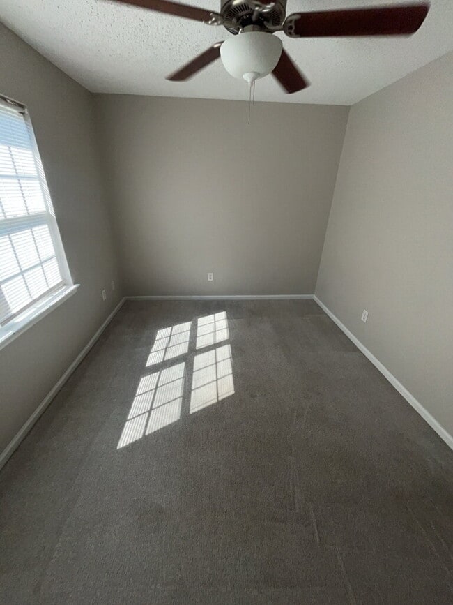 Building Photo - 1094 W Pueblo Dr