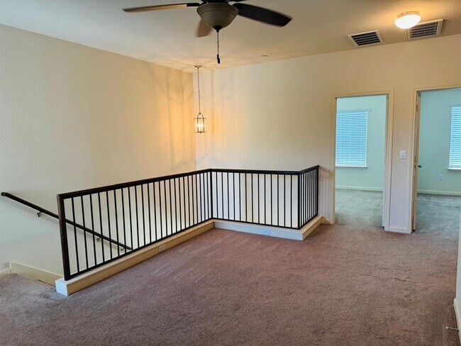 Building Photo - 1620 Bryant Dr
