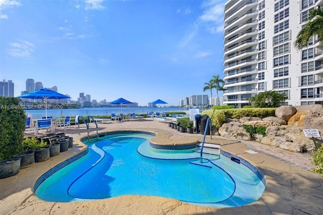 Building Photo - 19101 NE 36th Pl