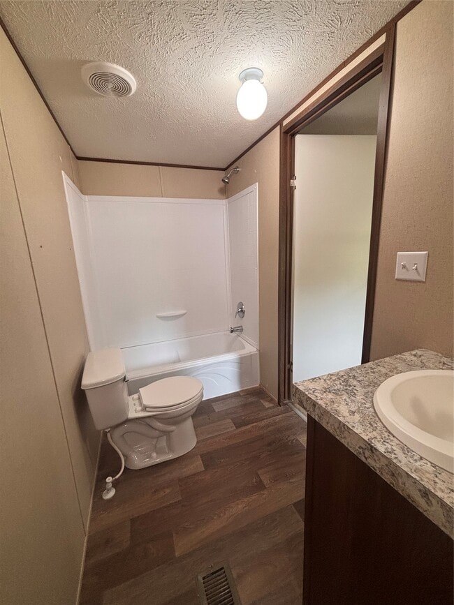 Building Photo - 10 S Walnut Lake Dr