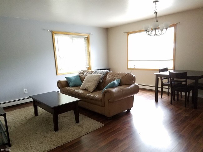 Building Photo - 2 br, 1 bath 4plex - 4834 Da Niece St Apar...