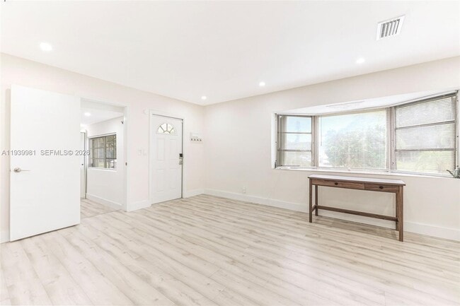 Building Photo - 2911 NW 5th Ct