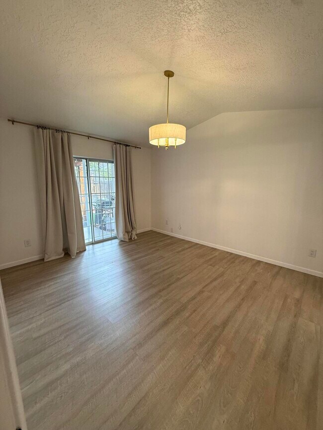 Building Photo - 7616 Copperfield Dr NE
