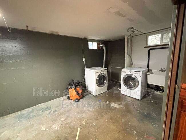 Building Photo - 7336 N Central St