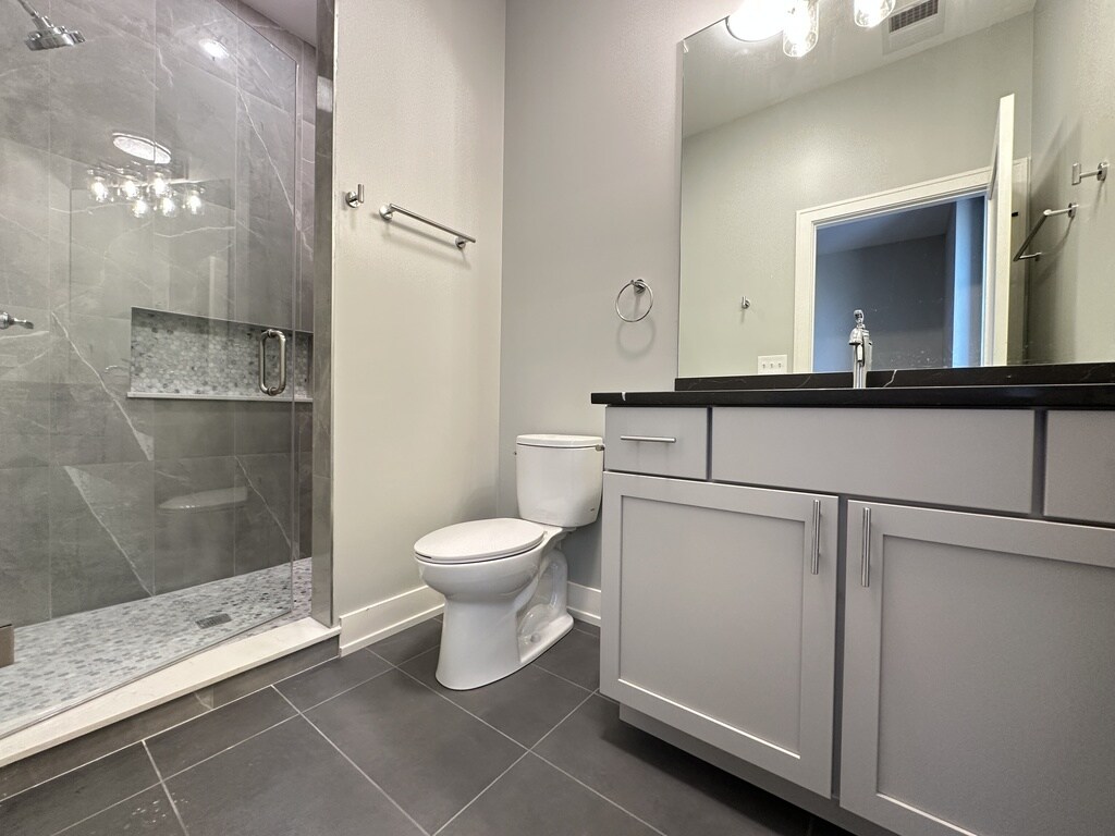 Building Photo - 2100 W 18th Pl