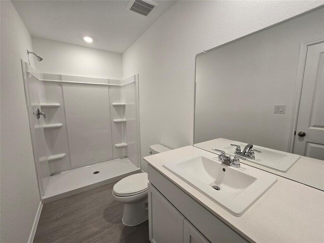 Building Photo - 12920 Eastland Dr