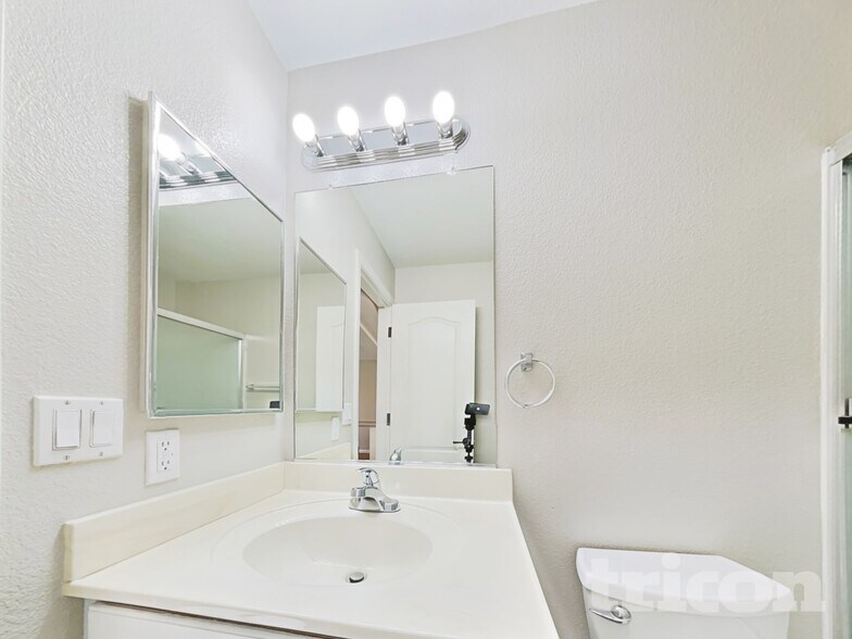 Building Photo - 17700 Smoketree Ct