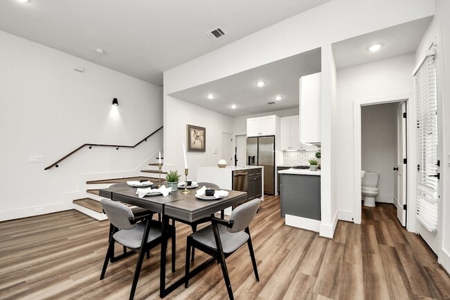 Building Photo - 6018 Knox St