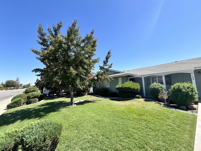 Building Photo - 500 River Oaks Dr