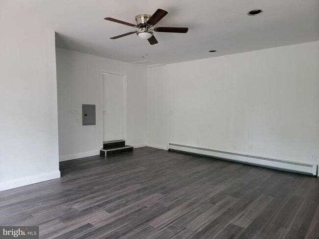 Building Photo - 1639 Perkins Ln