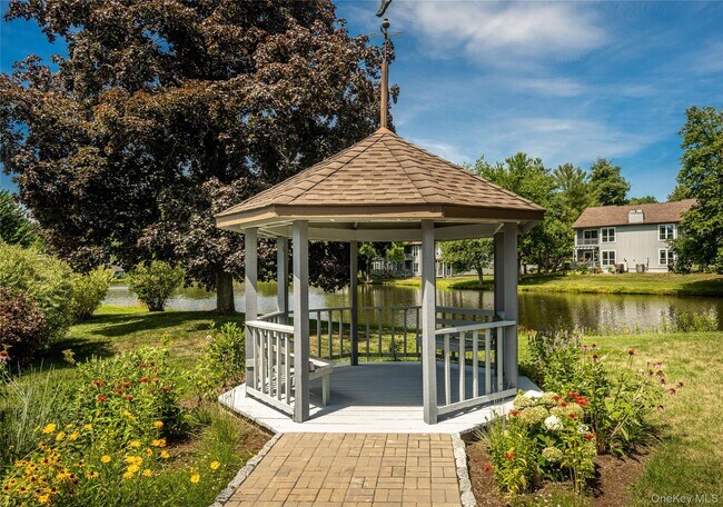 Building Photo - 21 Pond Dr W