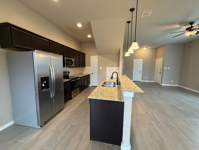 Building Photo - 2249 Avery Village