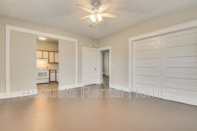 Building Photo - 107 4th St