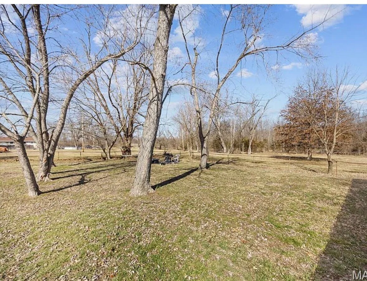 Building Photo - 447 Mabel Dr