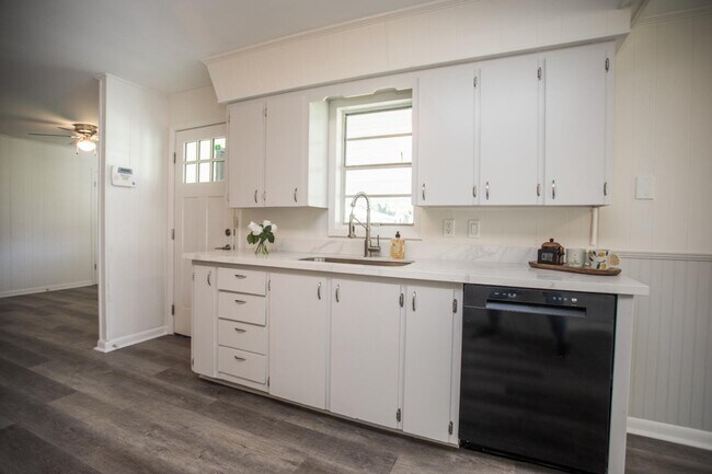 Building Photo - 408 Martin Luther King Jr Dr