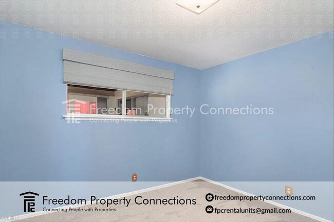 Building Photo - 3 br, 1 bath Triplex - 253 Orion Avenue rm...