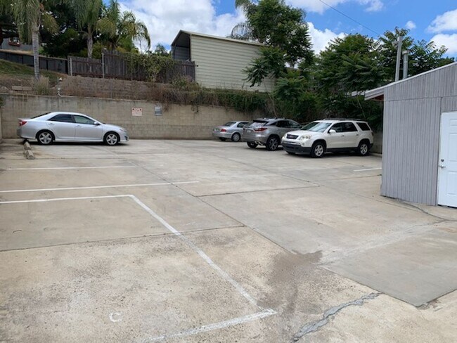 Building Photo - Updated 2BD/1BA Apartment with In-Unit Laundry + 2 Parking Spots - 1/2 Off Second Month's Rent