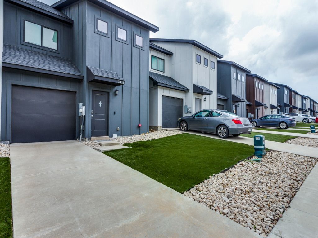 Building Photo - 3301 Brambleton Hill Pl