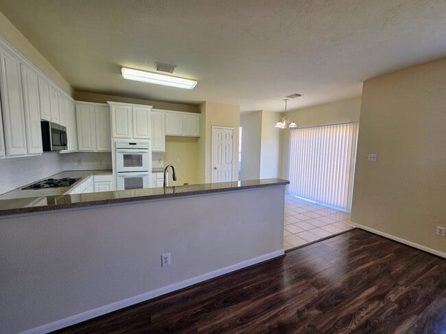 Building Photo - 5515 Gatesprings Ln