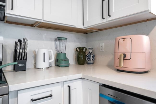 Building Photo - 5048 Bluff Pl