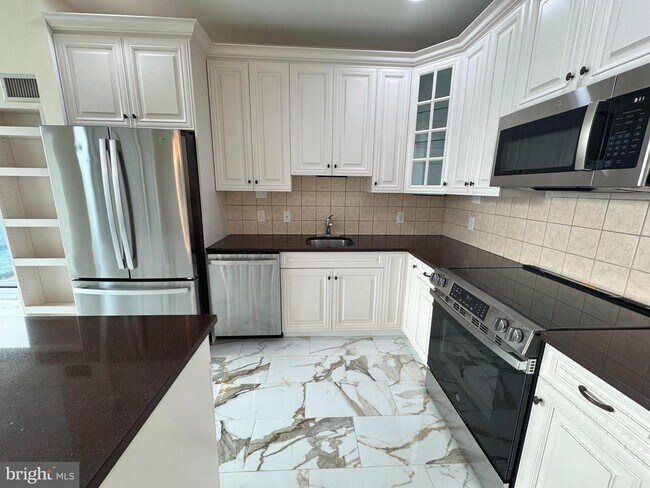 Building Photo - 901 N Penn St